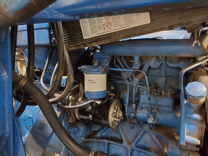 Bleeding Fuel Lines (NH 2910) Yesterday's Tractors