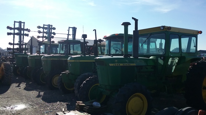 Deere's at the salvage yard - Yesterday's Tractors