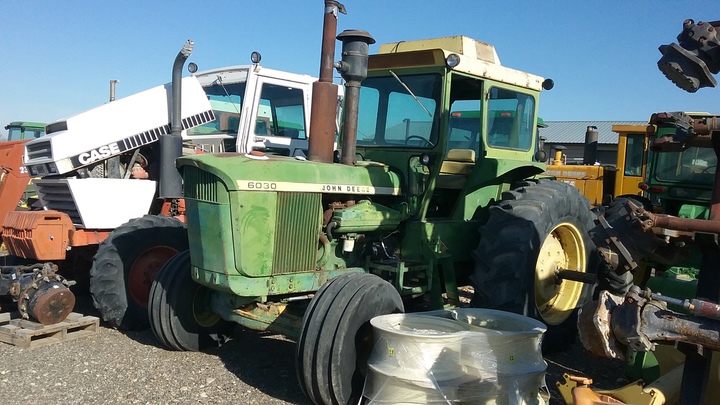 Deere's at the salvage yard - Yesterday's Tractors