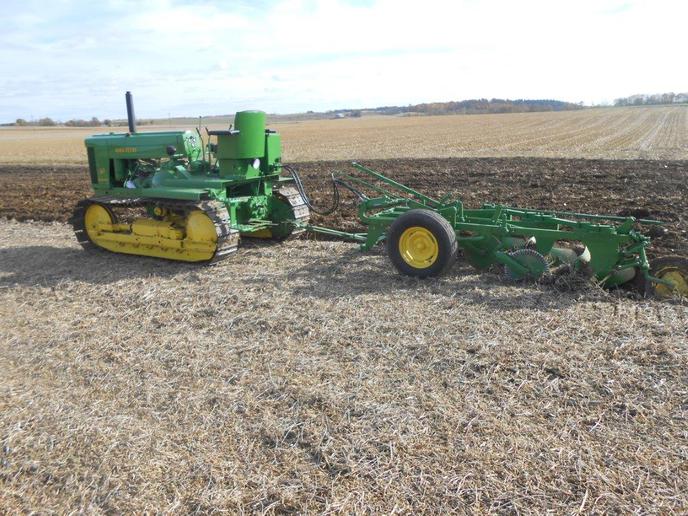 Differencs between JD plows??? Yesterday's Tractors