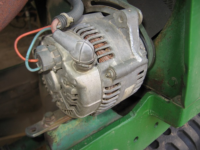 Alternator mount on John Deere 60 Yesterday's Tractors