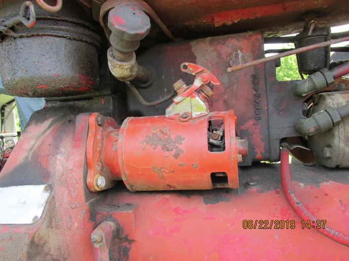 Neat starter for a Super H Yesterday's Tractors