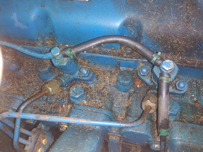 replace leak off fuel return line Yesterday's Tractors