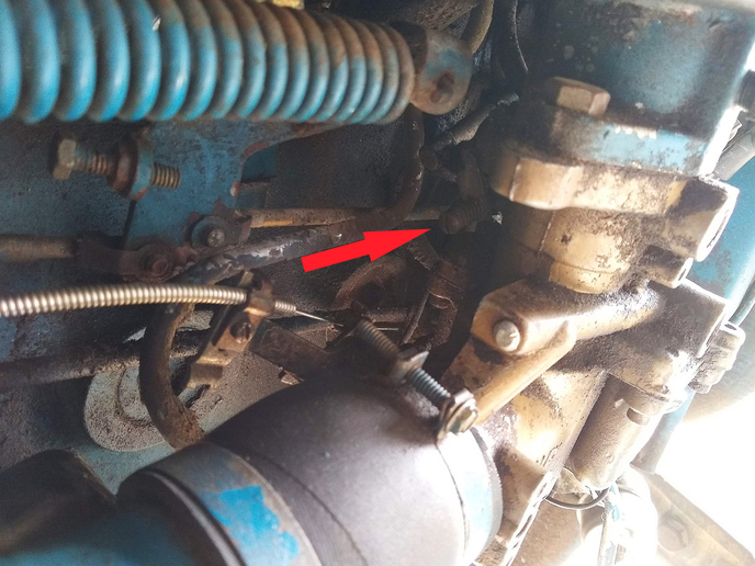 Ford 3000 backfires thru carb, run... Yesterday's Tractors