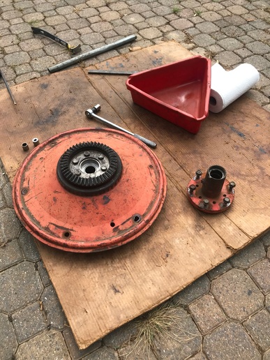 Kuhn tedder repair - Yesterday's Tractors