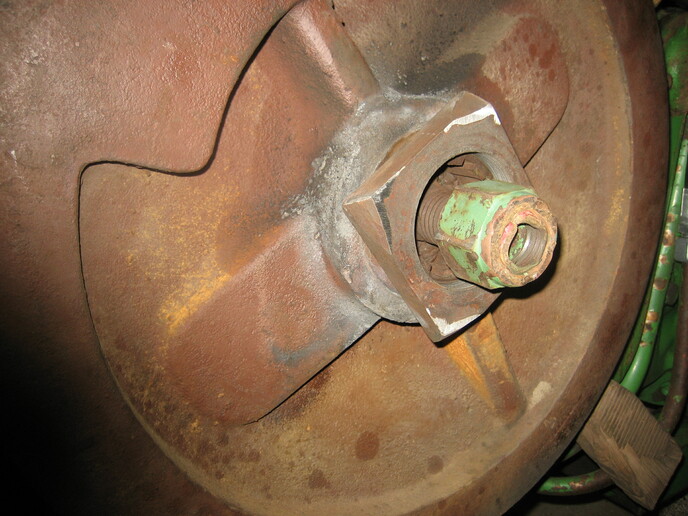 JD 730 flywheel Yesterday's Tractors