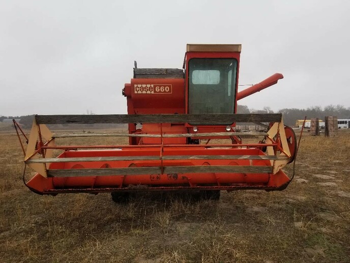 Case 660 Combine on Big Iron Auction Yesterday's Tractors Forums