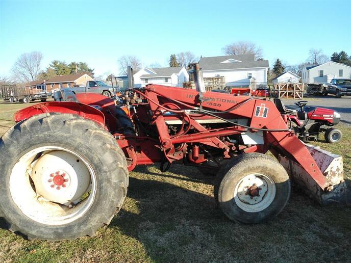 Mounting a loader on IH 444 Yesterday's Tractors Forums