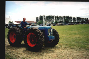 County with front wheels as large as rear wheels