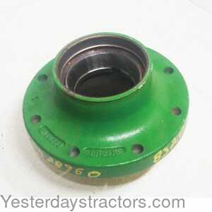 John Deere 4955 Wheel Hub - 8 Bolt 460886